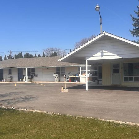 Colonial Motel Chatham-Kent エクステリア 写真