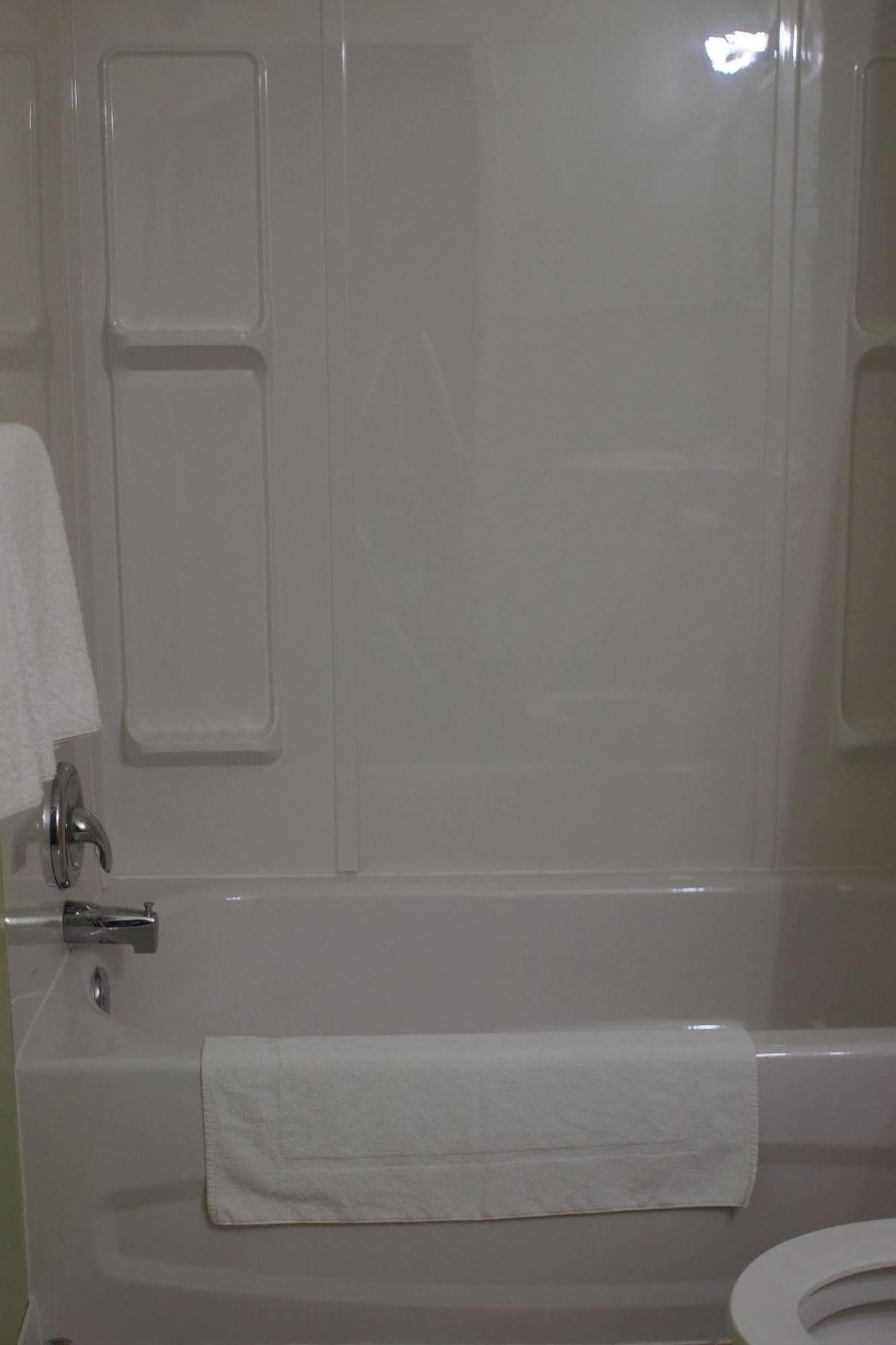 Colonial Motel Chatham-Kent エクステリア 写真