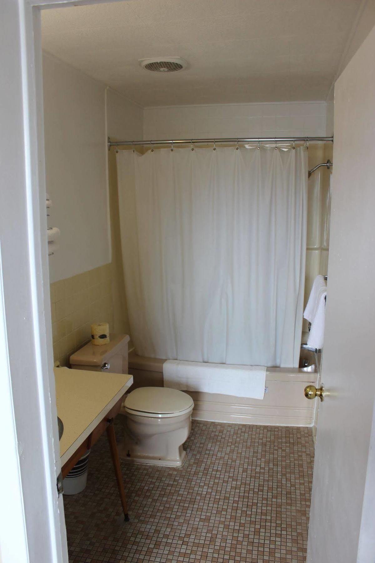 Colonial Motel Chatham-Kent エクステリア 写真